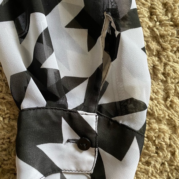 Sheer houndstooth patterned button down shirt - Picture 5 of 6